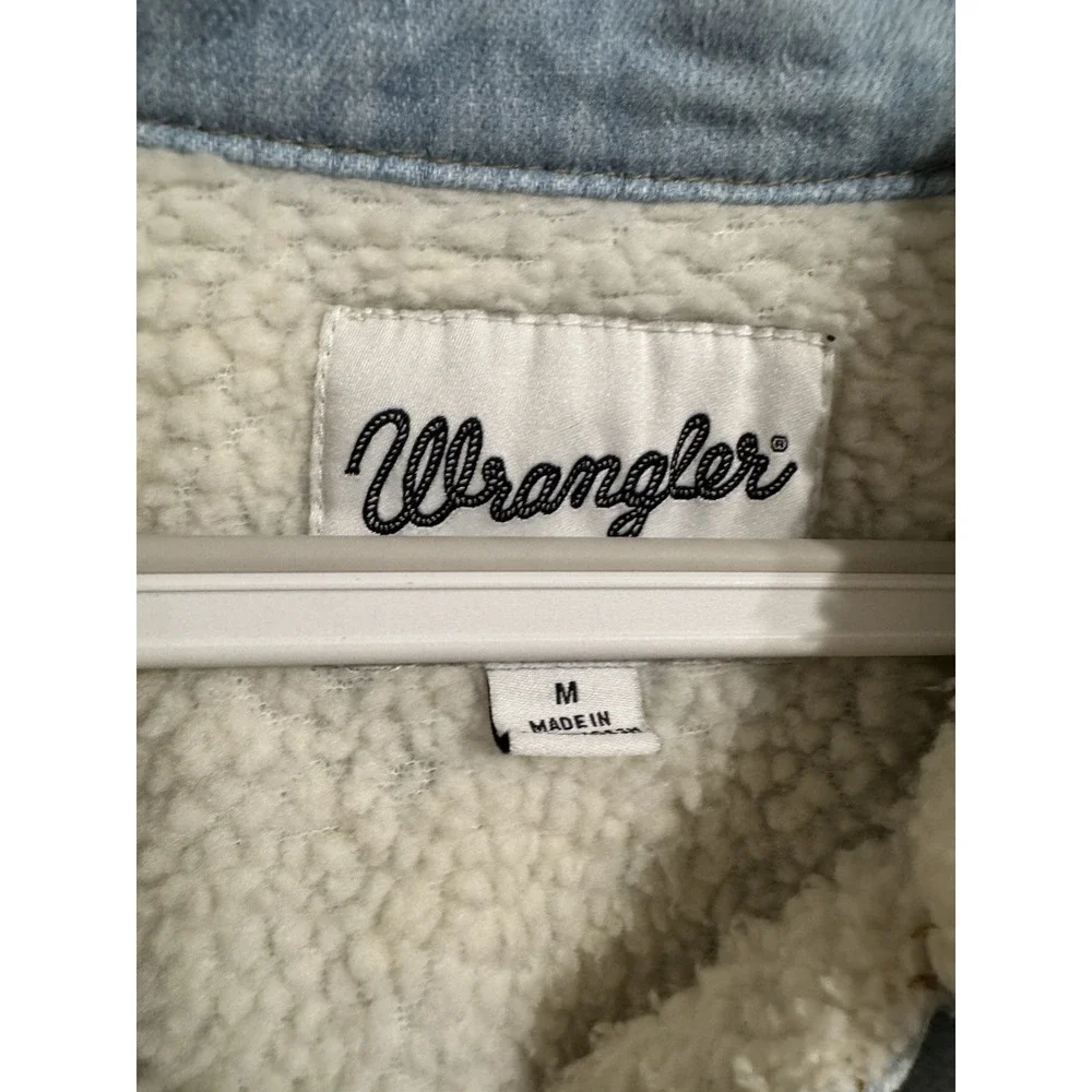 Wrangler Medium Sherpa Lined Denim Jacket Classic Western Trucker Light Wash